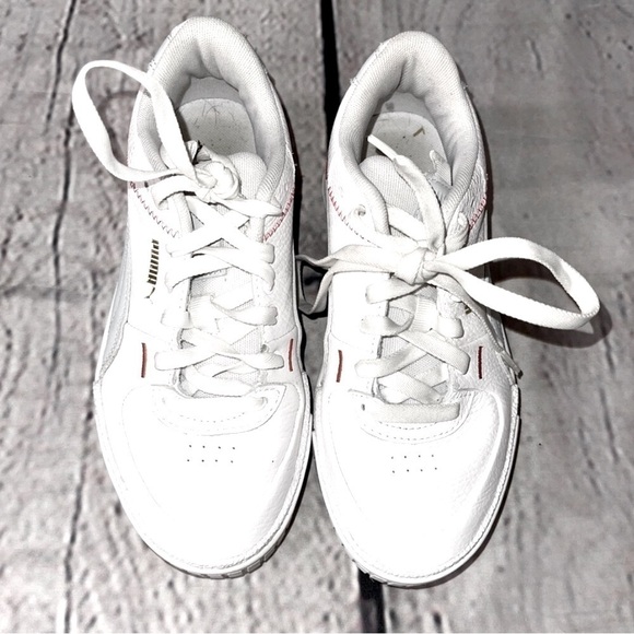 Puma Platform lace up sneakers women’s 6 (fit more like 5.5) runs small - Picture 2 of 6